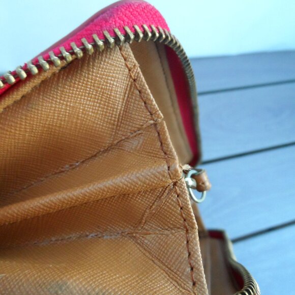 Fossil - Genuine Leather Wallet . - Picture 15 of 15